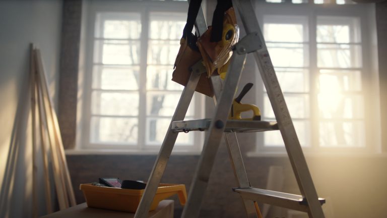 Les pièges invisibles des vieilles copropriétés parisiens : ce que personne ne dit avant une rénovation (avec l’expertise Marcel Père et Fils)