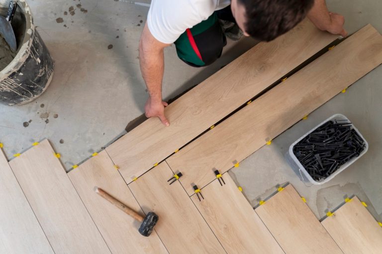 Comment rénover un parquet ? Techniques professionnelles et erreurs fréquentes à éviter (méthode Marcel Père et Fils)