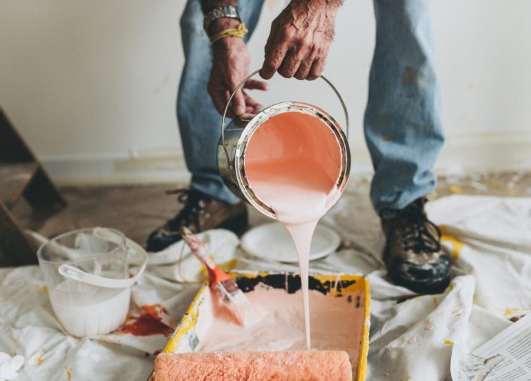 Peinture intérieure à Paris : comment estimer le prix au m² et choisir son artisan ?