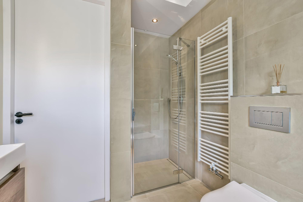 transformer une baignoire en douche italienne à Paris