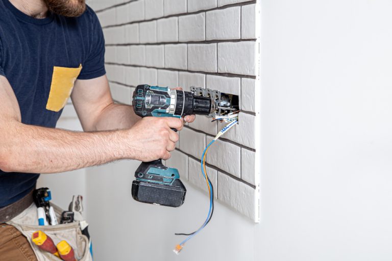 Réussir la rénovation électrique d’un appartement ancien à Paris : étapes, prix et conseils pratiques